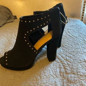 Black heels size 7
